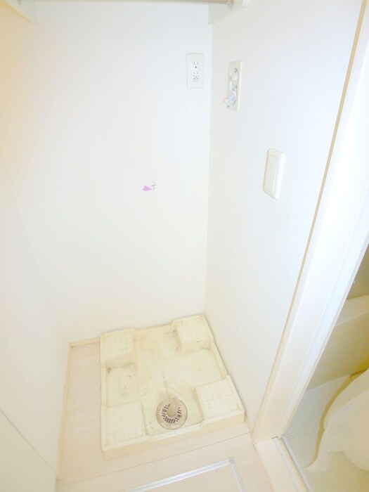 物件内観写真15　(洗濯機置場)