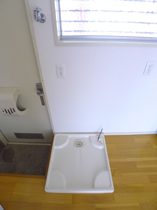 物件内観写真15　(洗濯機置場)