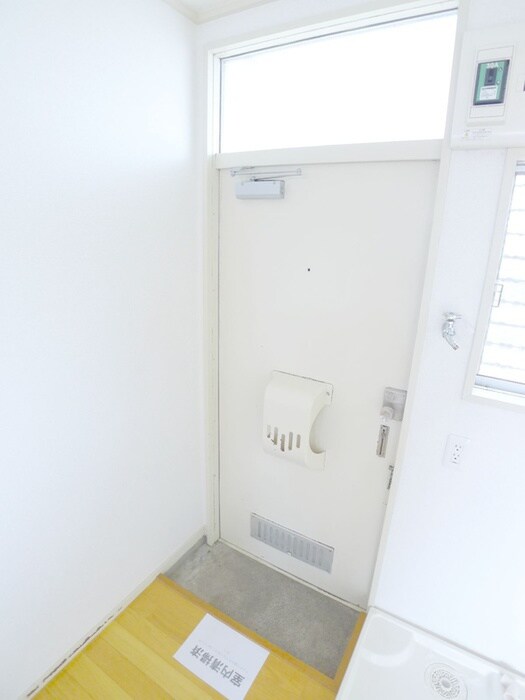 物件内観写真16　(玄関)