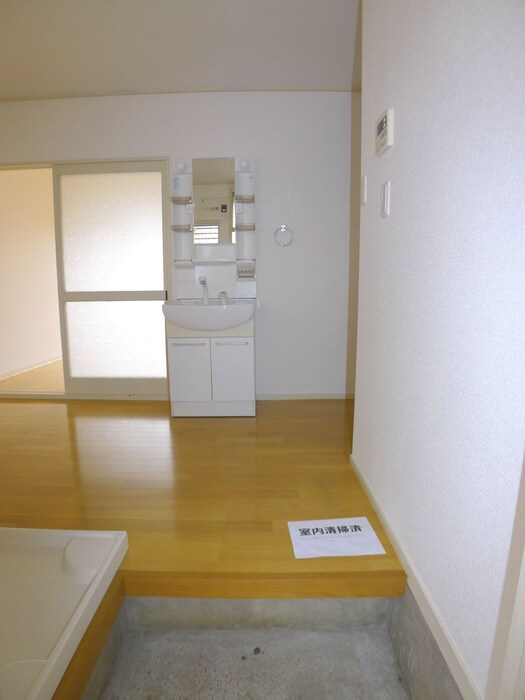 物件内観写真18　(玄関)