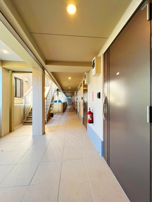 物件外観写真5　(エントランス部分)