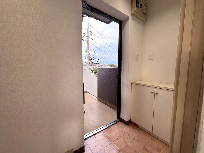 物件内観写真11　(玄関)