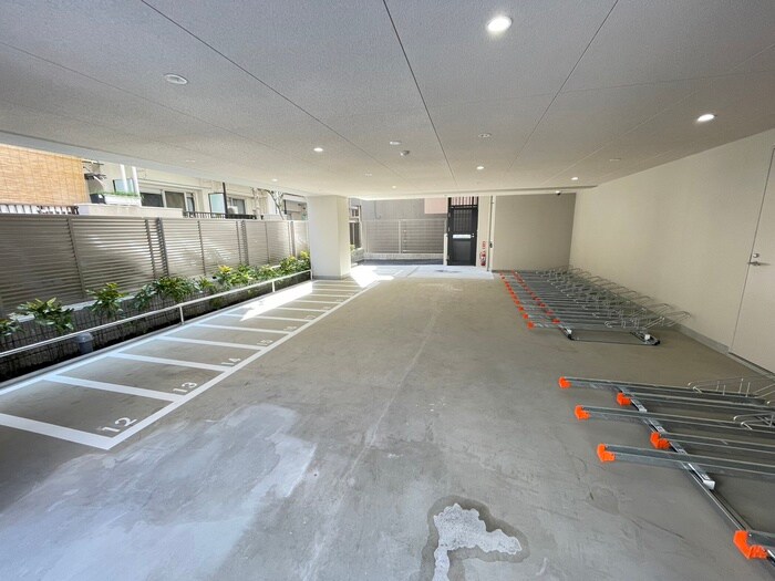 物件外観写真4　(駐輪場)