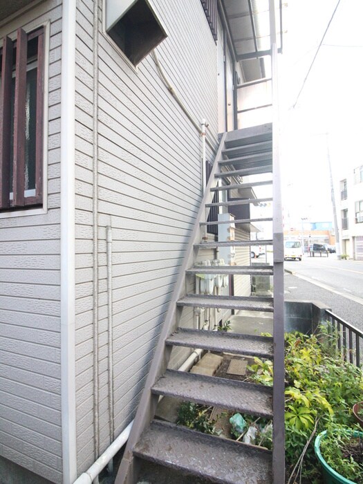 物件外観写真5　(エントランス部分)