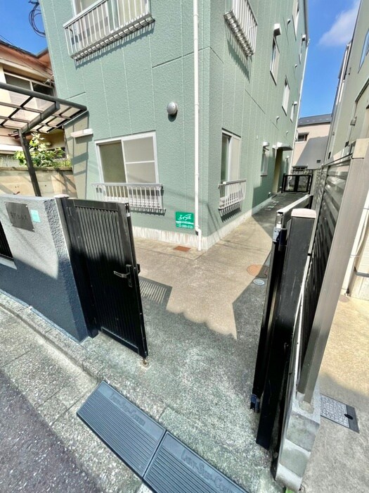 物件外観写真2　(エントランス部分)