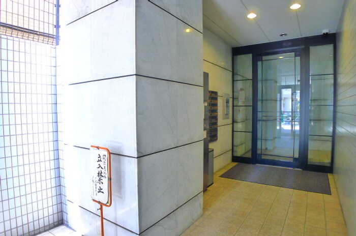 物件外観写真5　(エントランス部分)