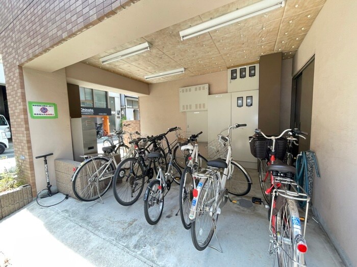 物件外観写真3　(駐輪場)