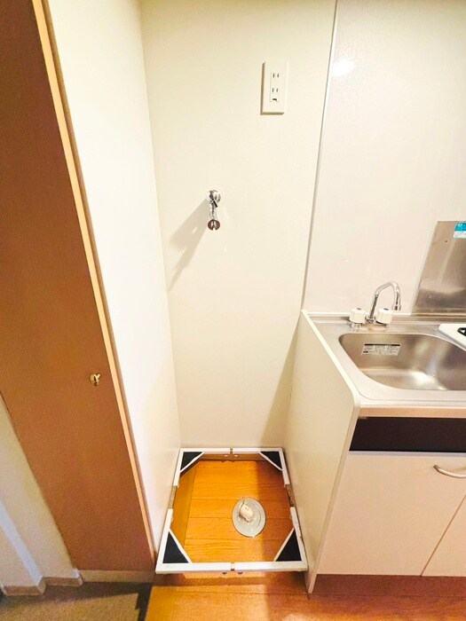 物件内観写真17　(洗濯機置場)