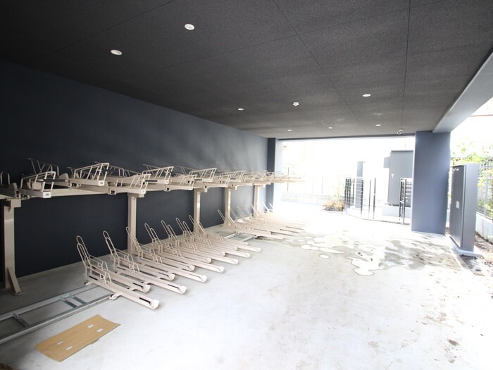 物件外観写真4　(駐輪場)