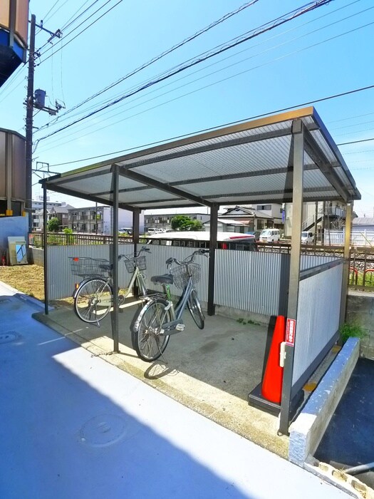 物件外観写真5　(駐輪場)