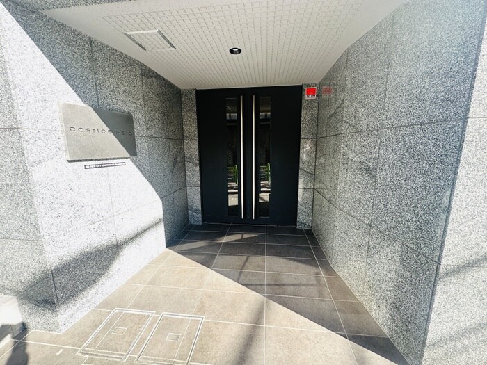 物件外観写真2　(エントランス部分)