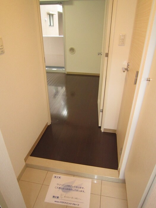 物件内観写真7　(玄関)