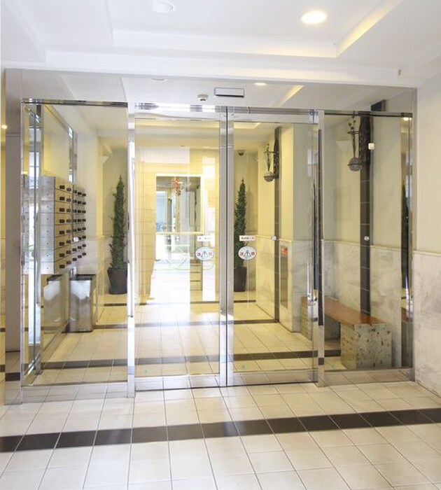 物件外観写真5　(エントランス部分)