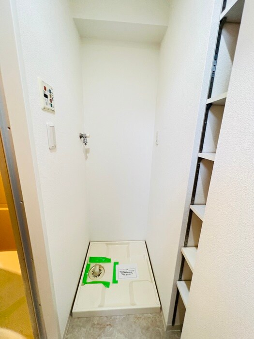 物件内観写真18　(洗濯機置場)
