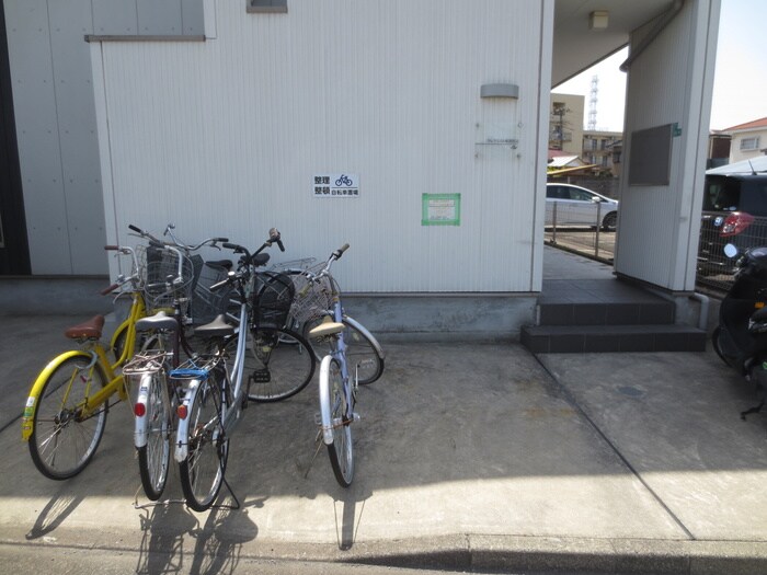 物件外観写真5　(駐輪場)