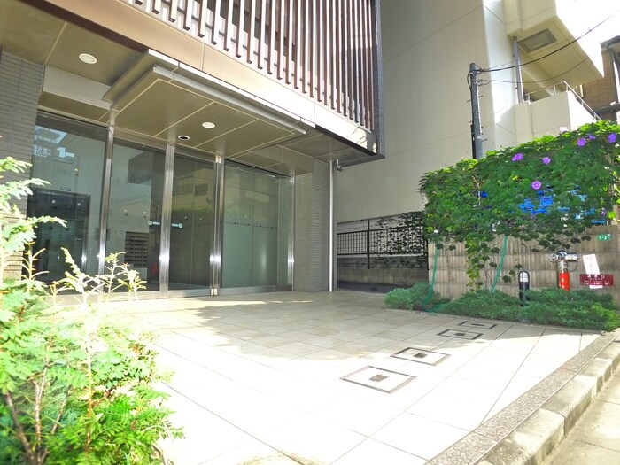 物件外観写真3　(エントランス部分)