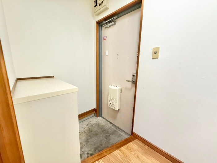物件内観写真10　(玄関)
