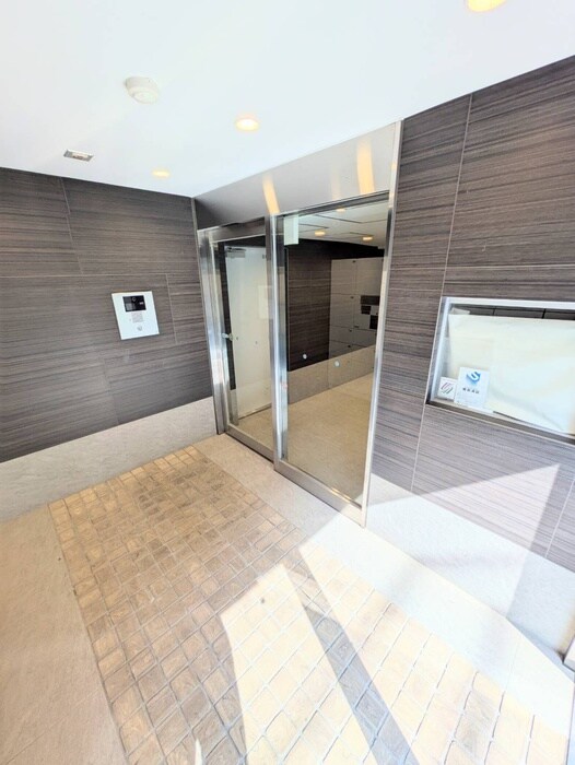 物件外観写真4　(エントランス部分)