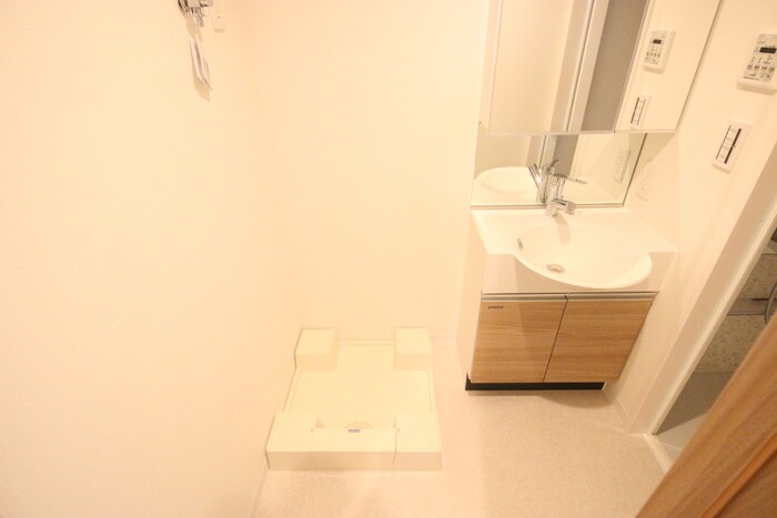 物件内観写真13　(洗濯機置場)