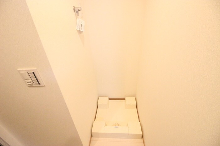 物件内観写真16　(洗濯機置場)