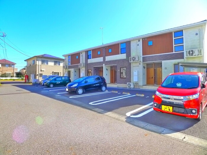 物件外観写真2　(駐車場)