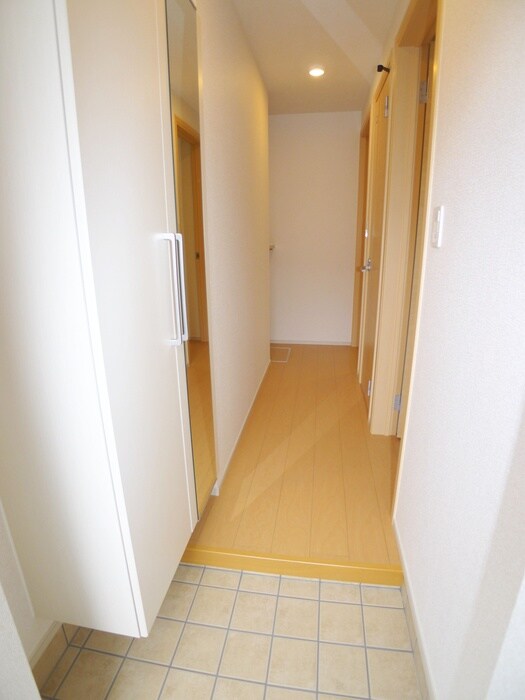 物件内観写真7　(玄関)