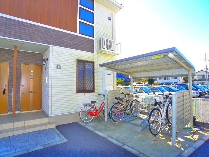 物件外観写真3　(駐輪場)
