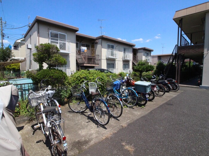 物件外観写真4　(駐輪場)