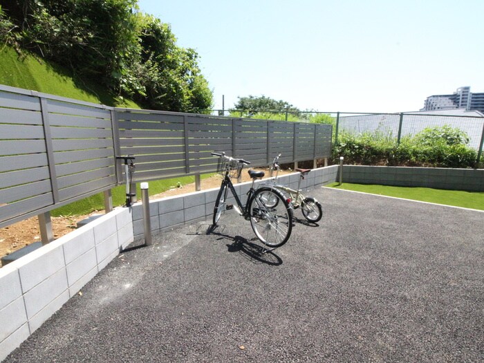 物件外観写真3　(駐輪場)