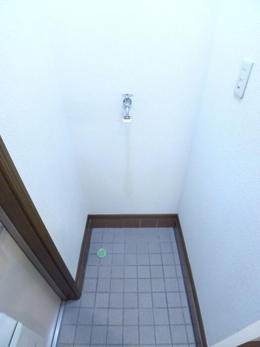 物件内観写真13　(洗濯機置場)