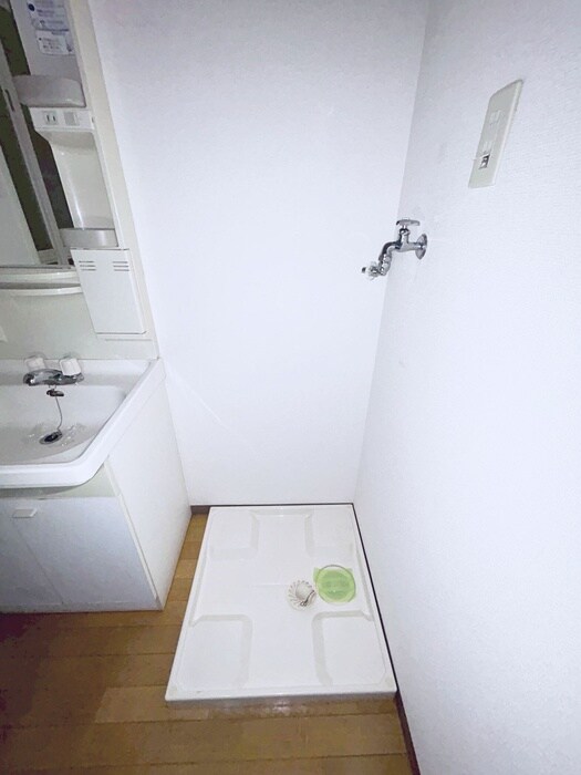 物件内観写真12　(洗濯機置場)