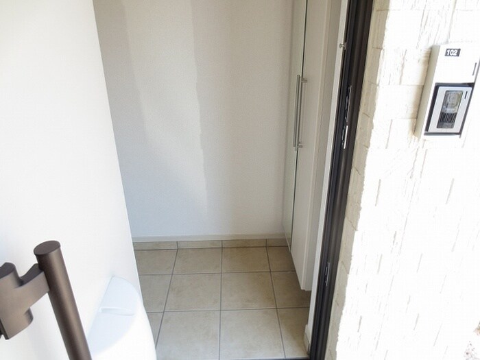 物件内観写真13　(玄関)