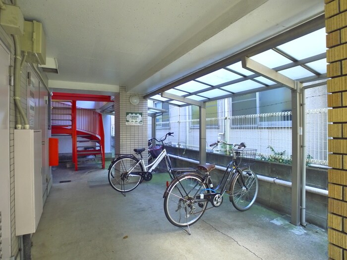 物件外観写真4　(駐輪場)