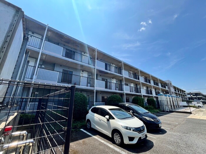 物件外観写真3　(駐車場)