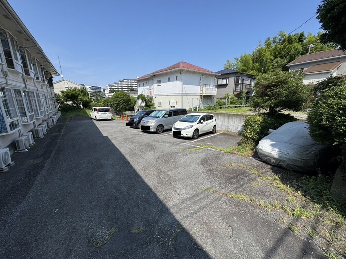 物件外観写真4　(駐車場)