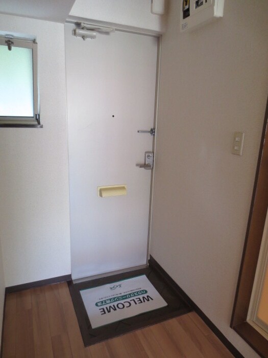 物件内観写真16　(玄関)