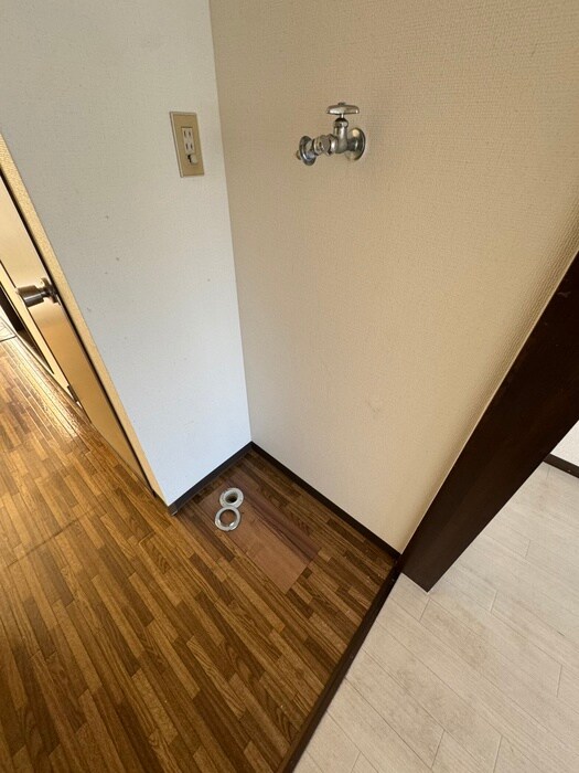 物件内観写真16　(洗濯機置場)