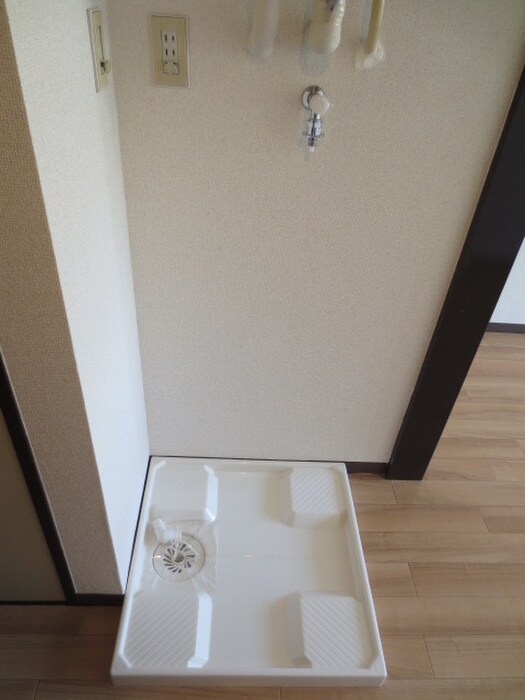 物件内観写真18　(洗濯機置場)