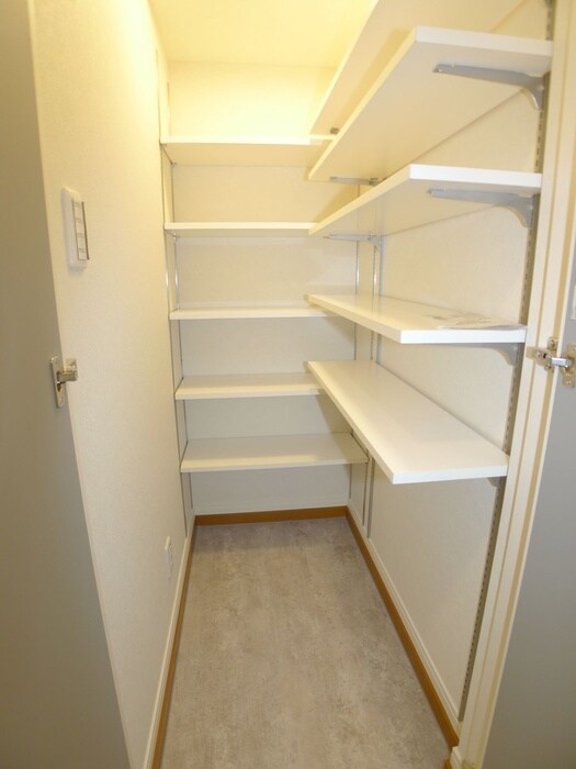 物件内観写真16　(玄関)