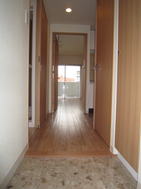 物件内観写真7　(玄関)