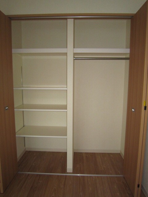 物件内観写真12　(収納)