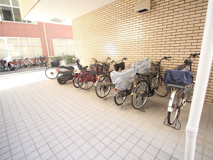 物件外観写真3　(駐輪場)