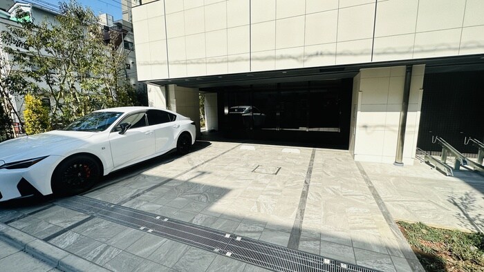 物件外観写真5　(駐車場)