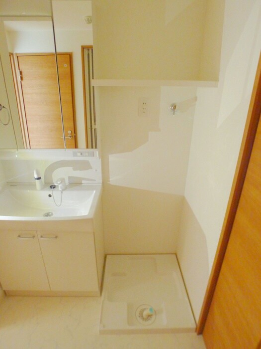 物件内観写真15　(洗濯機置場)