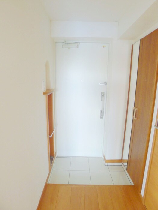 物件内観写真18　(玄関)