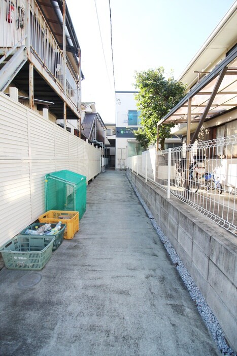 物件外観写真3　(エントランス部分)