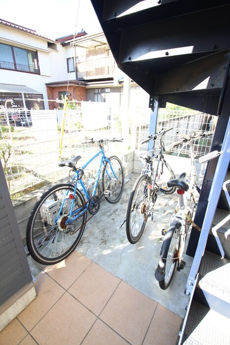 物件外観写真4　(駐輪場)