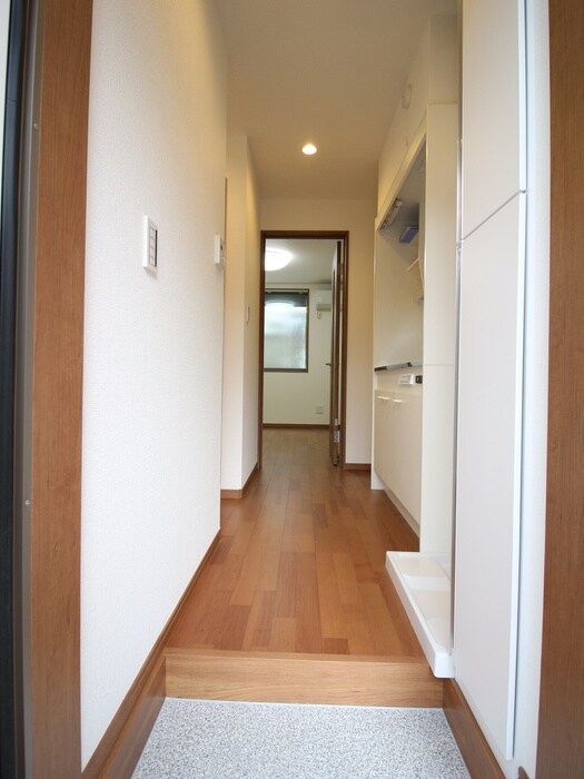 物件内観写真11　(廊下)