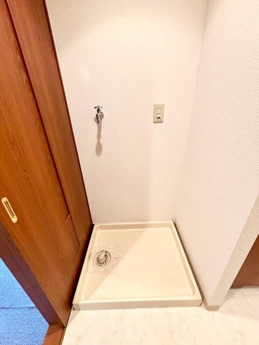 物件内観写真10　(洗濯機置場)