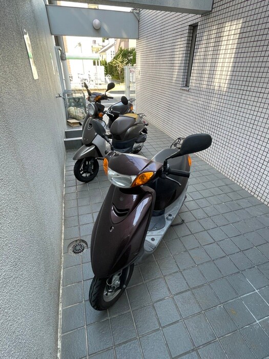 物件外観写真4　(バイク置き場)